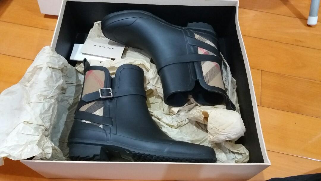 burberry female boots