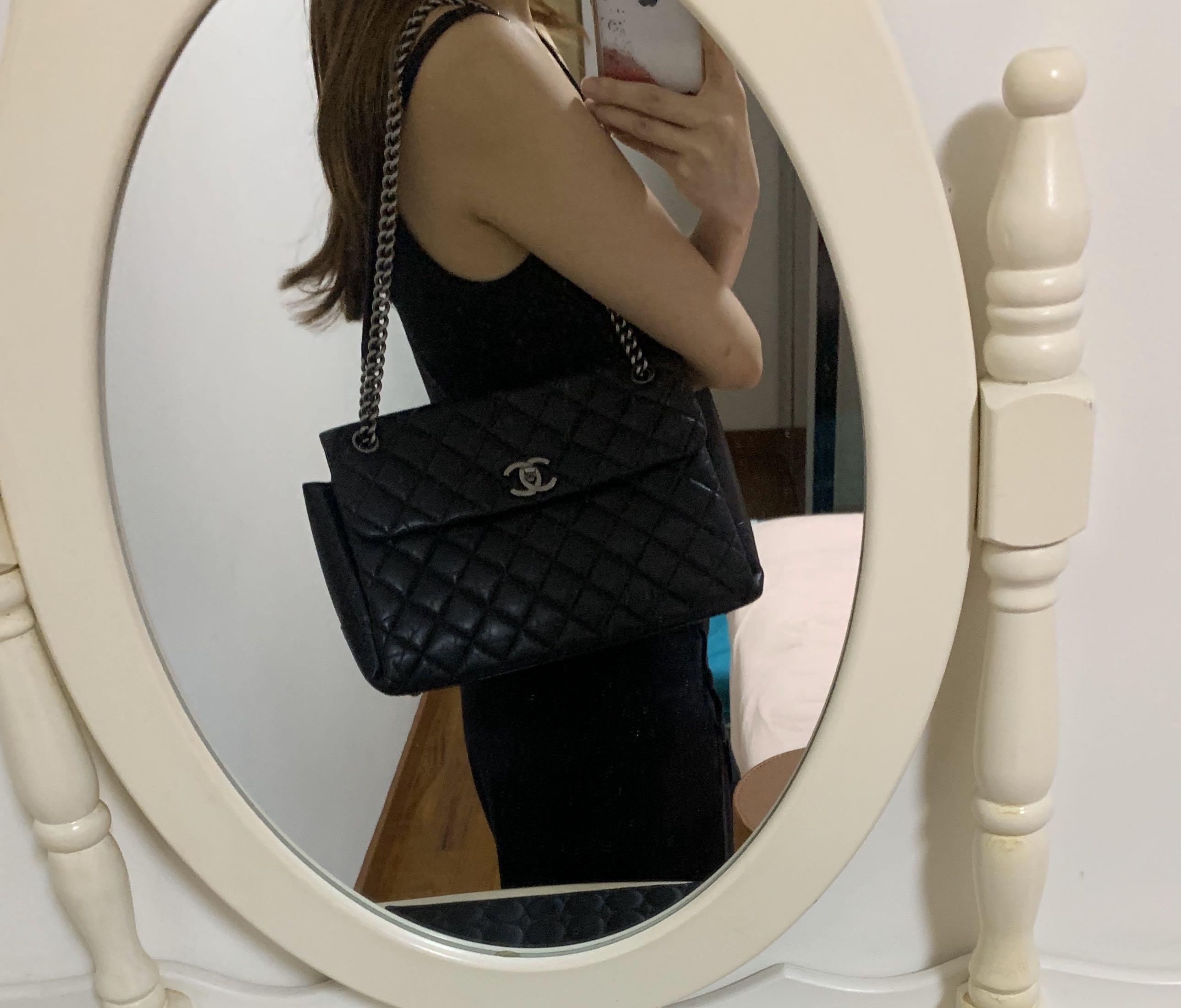 Chanel Vintage Quilted Cc Flap Bag Black Patent – ＬＯＶＥＬＯＴＳＬＵＸＵＲＹ