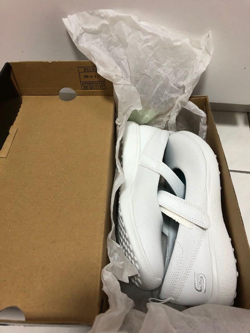 Skechers girls white school shoes Size UK 13