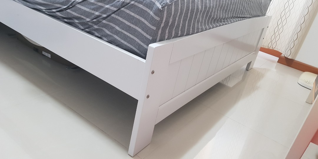 White Queen Size Bed Frame Furniture Beds Mattresses On Carousell