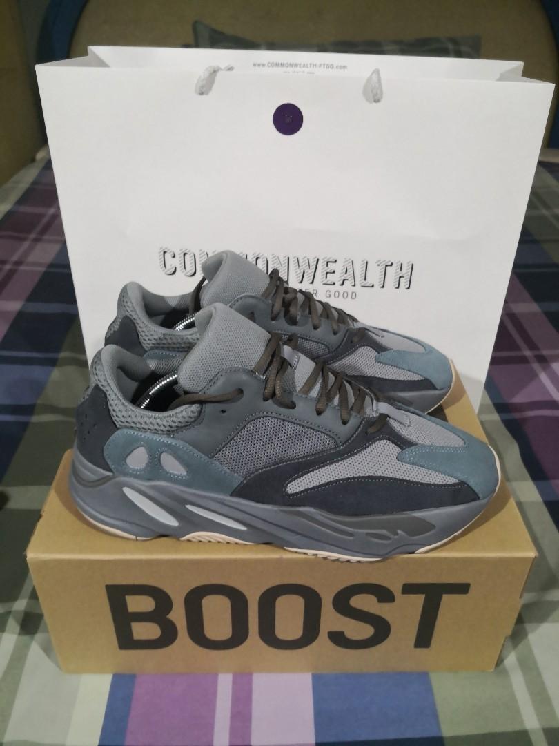 teal yeezy 700