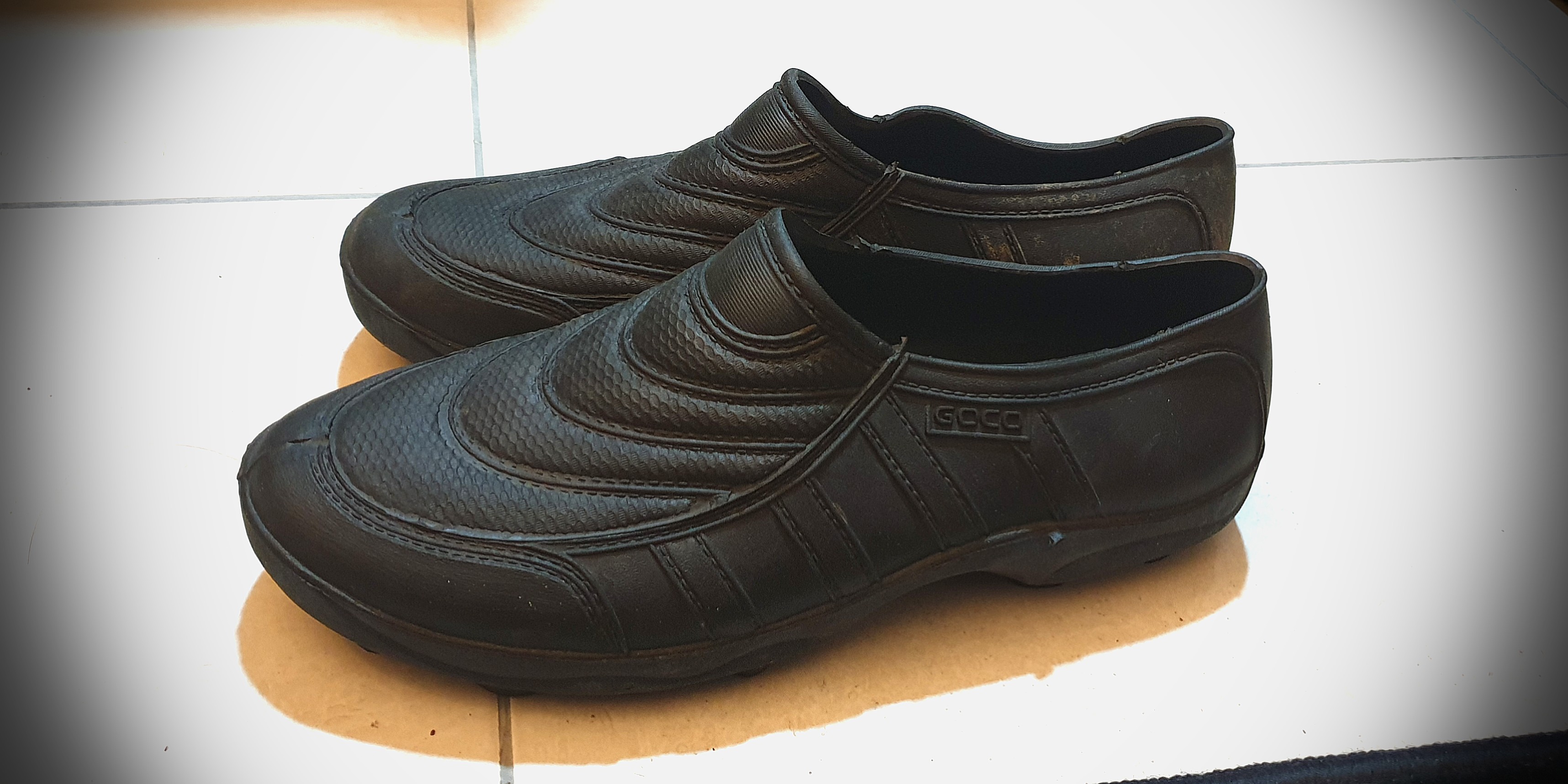 ADIDAS KAMPUNG Rubber Shoes, Fashion, Footwear, Dress shoes on Carousell