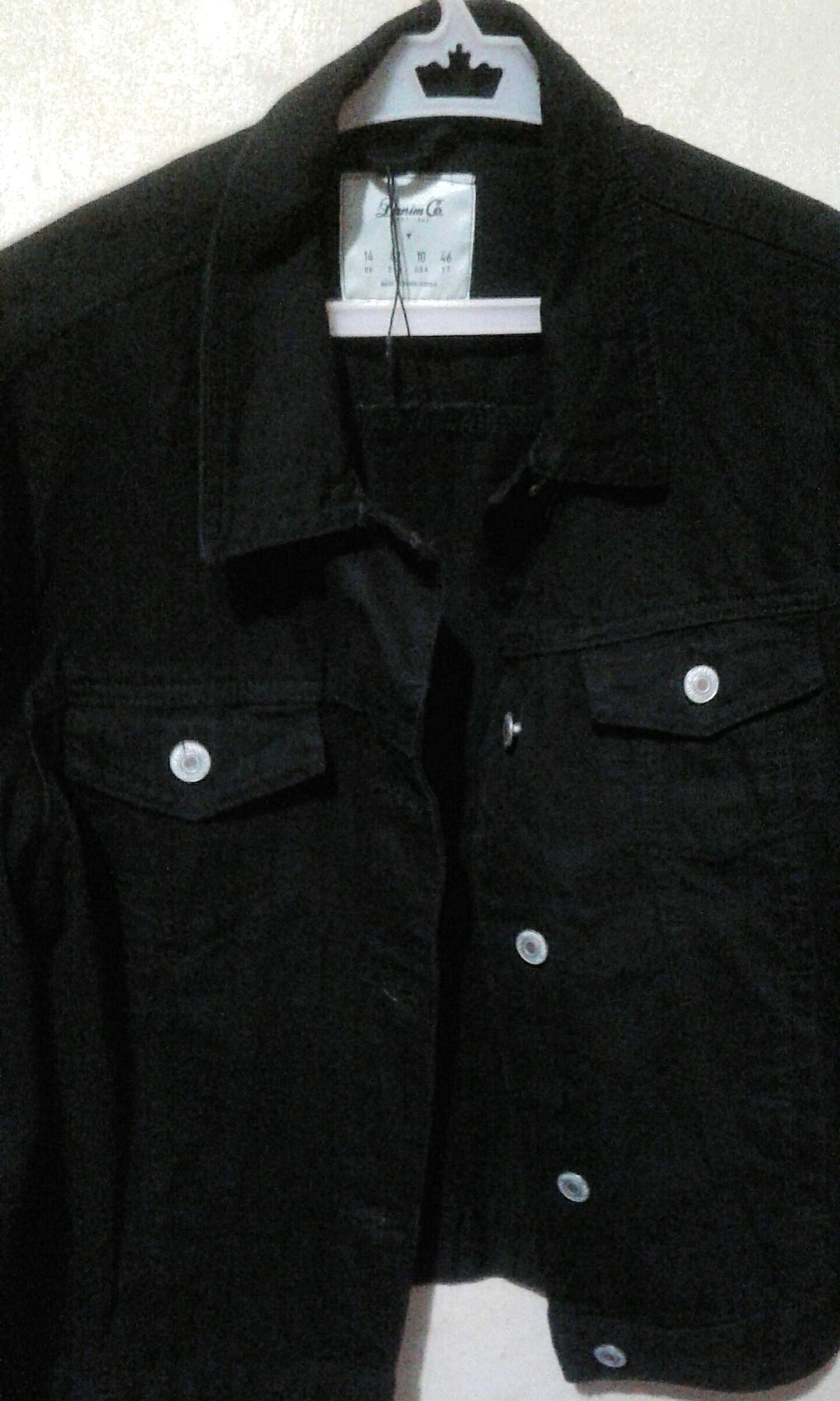black denim (Category: Coats, Jackets and Outerwear) located in Manila. Submitted by oshangdeep (Listing ID 270577792, Image 2). Description: The color may vary different because of the lighting. overall it is Pure black. Last price since its brand new. 1 week pa lang..