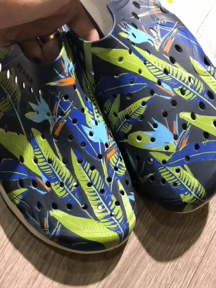 Crocs best sale swiftwater graphic