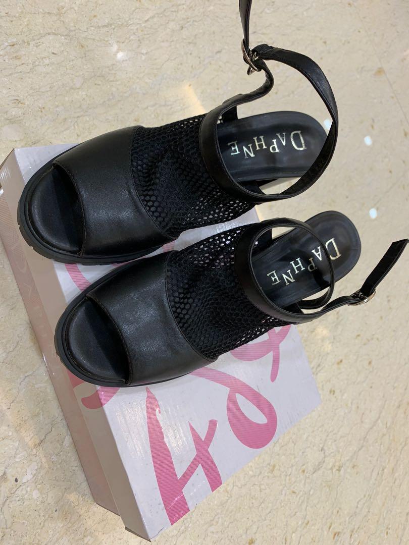 Steve madden daphne sandals 2025