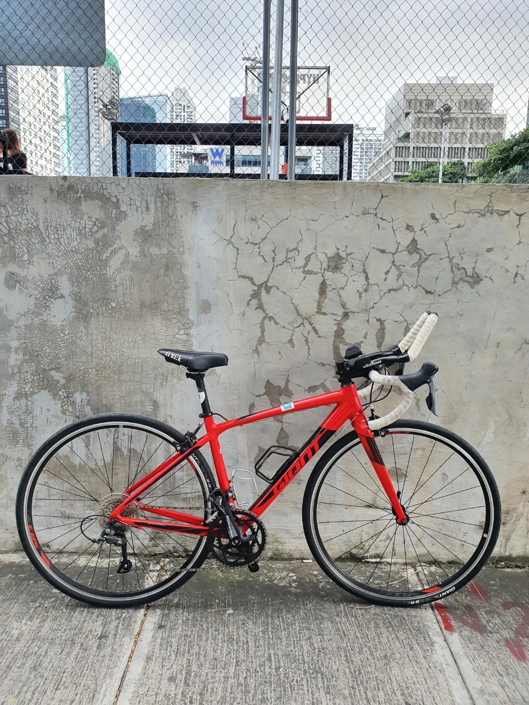 Giant road store bike contend 2
