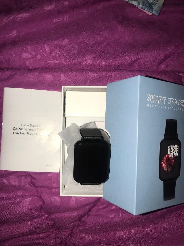 Hero band iii hotsell color screen fitness tracker