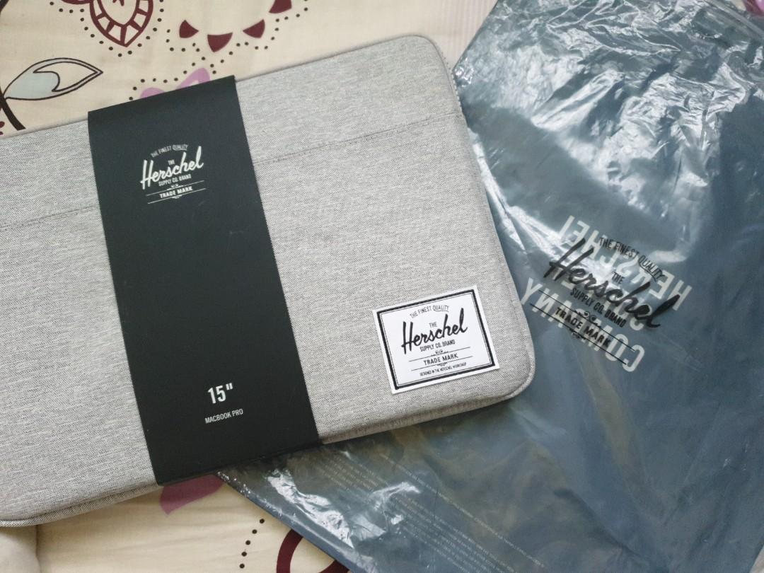 Herschel laptop bag 15 inch, Men's Fashion, Bags, Sling Bags on Carousell