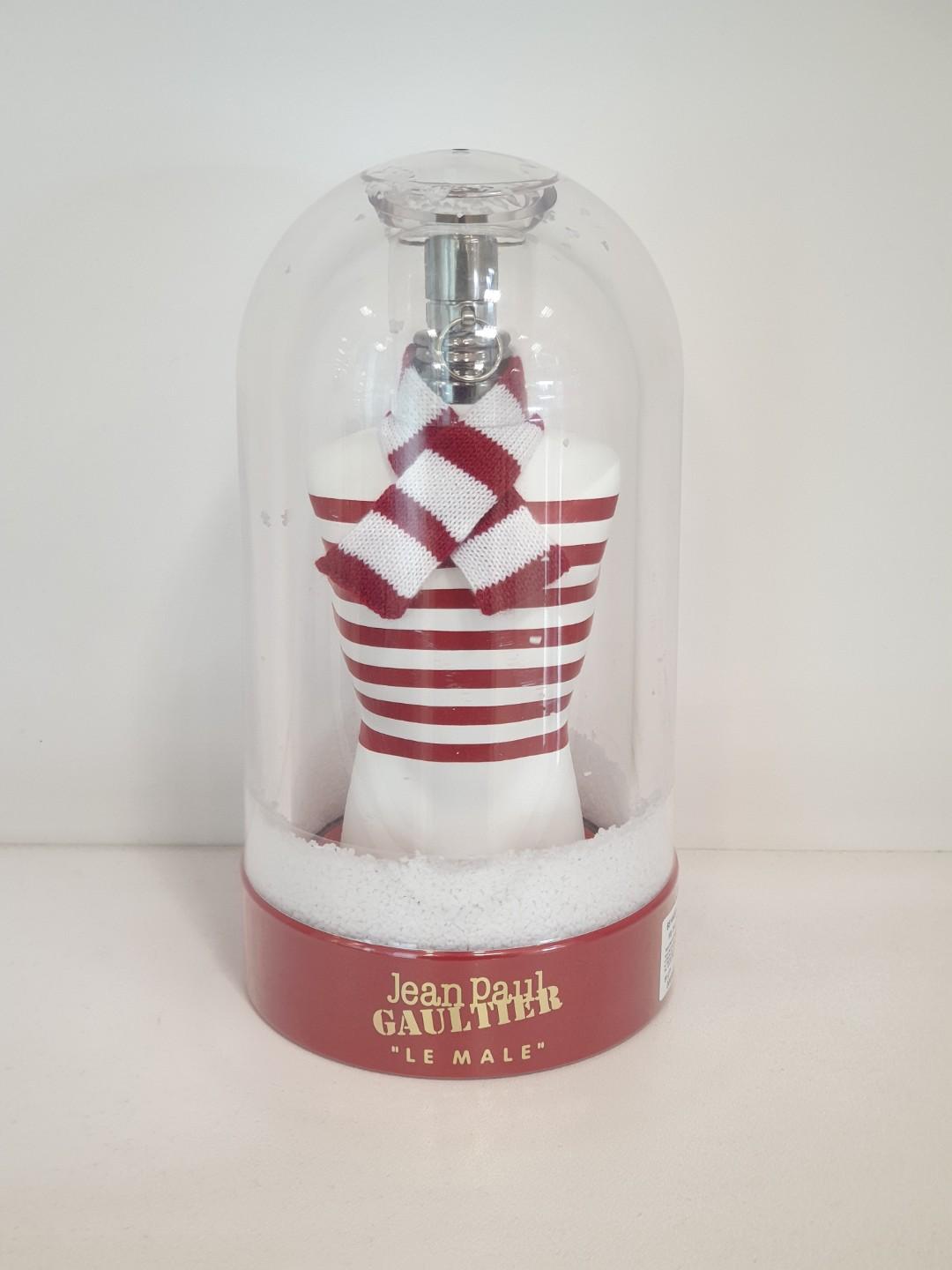 Le male deals snow globe