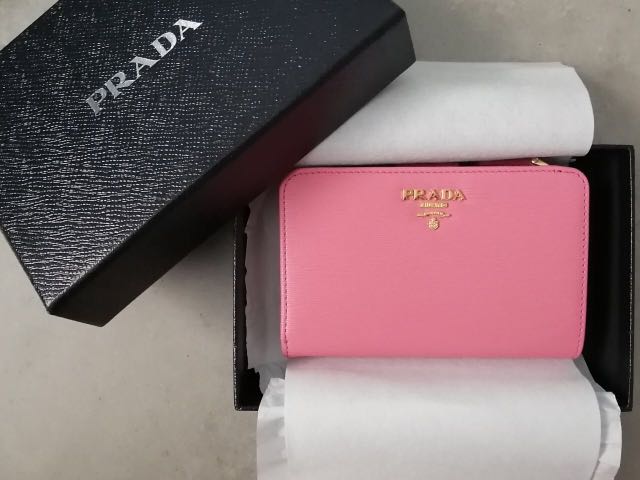 medium saffiano leather wallet prada