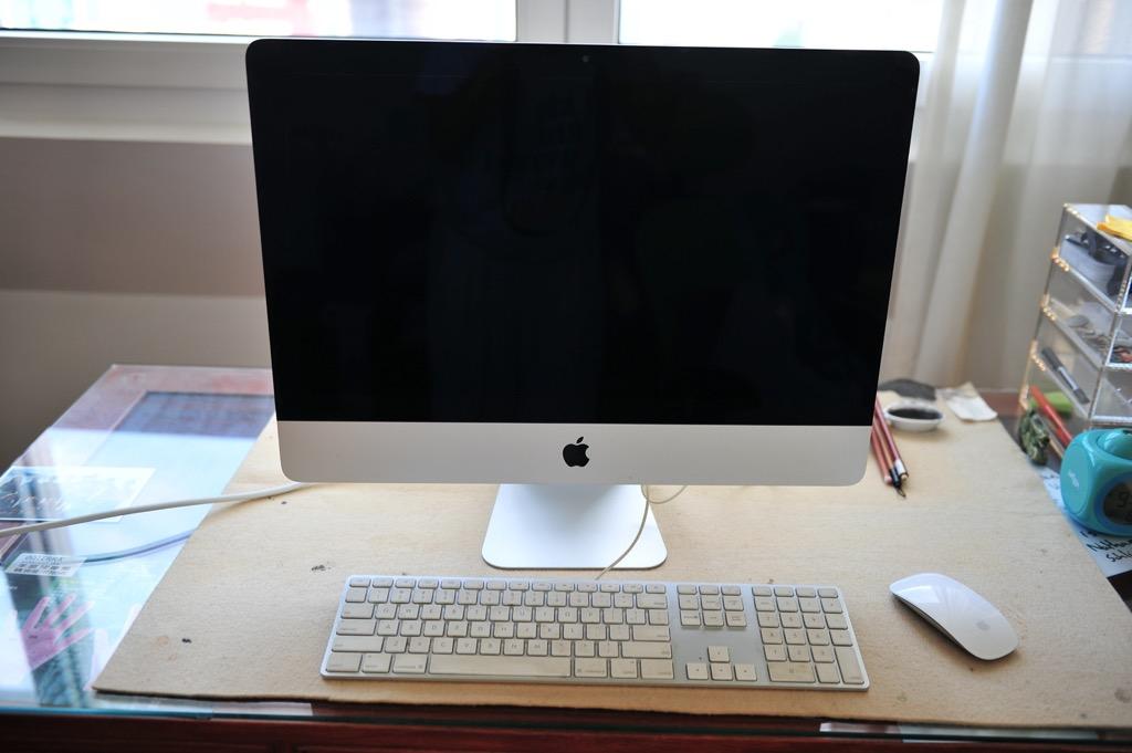Used iMac Desktop unit w/Keyboard & wireless Apple mouse in Excellent ...