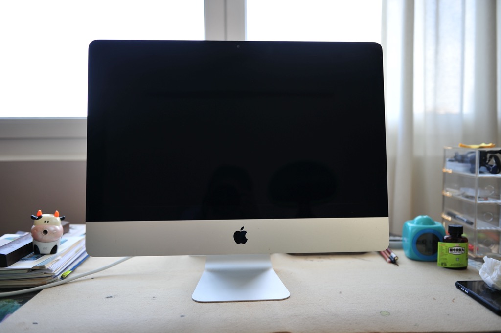 Used iMac Desktop unit w/Keyboard & wireless Apple mouse in Excellent ...