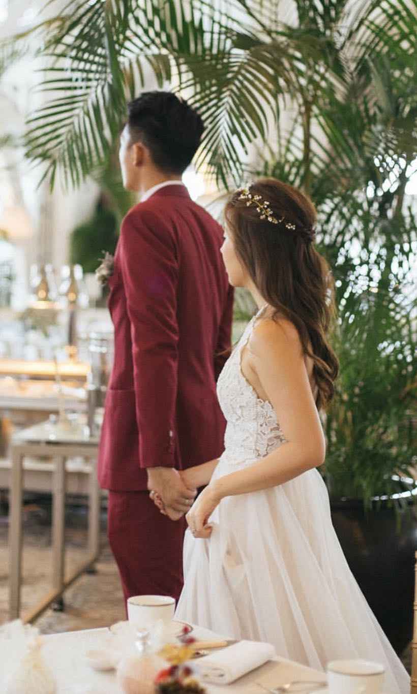 White bare-back lace wedding dress, Women's Fashion, Dresses & Sets ...