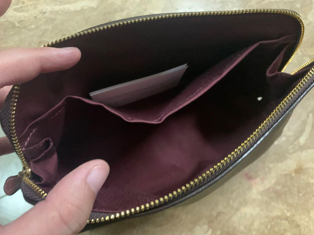 Coach cosmetic bag 22 hot sale