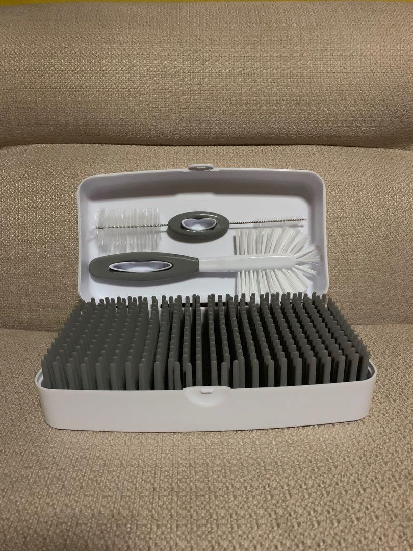 Baby Travel Portable Drying Rack (Category: Bathtub & Bath Accessories) located in Pasig City. Submitted by diane0879 (Listing ID 270781226, Image 2). Description: Includes 1 compact hardcase, removable drying rack, 1 bottle brush and 1 nipple and straw brush Very compact and useful for travelling with infants..