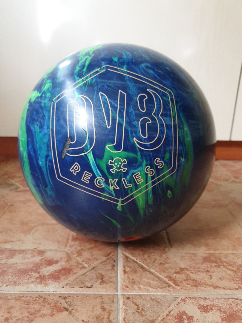 DV8 Reckless bowling ball (15lbs), Sports Equipment, Sports & Games