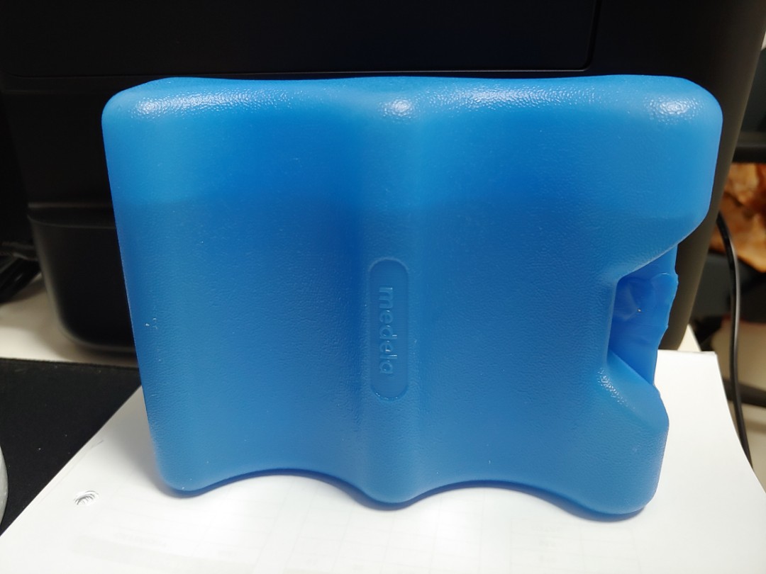 Medela ice pack, Babies & Kids, Nursing & Feeding, Breastfeeding