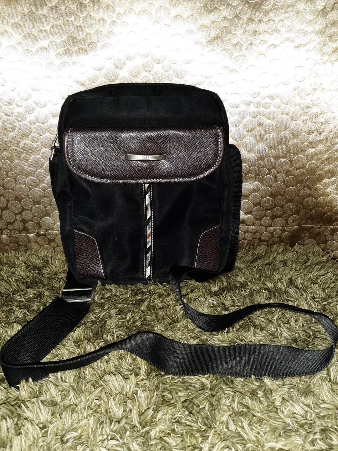 Daks sling bag store