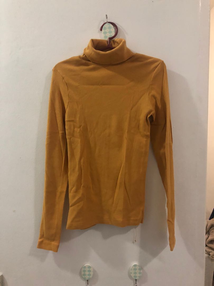 Zara turtle neck (Category: Others Tops) located in Taguig. Submitted by twinx (Listing ID 270854103, Image 1). Description: Good as new Used once in Korea PM for when worn.