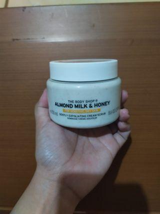 #awal2020 The Body Shop Almond Milk & Honey Cream Scrub