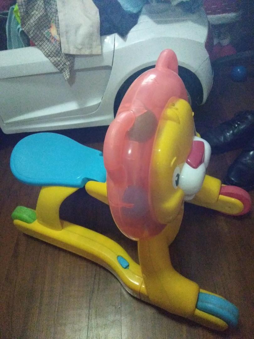 Baby moving lion toy