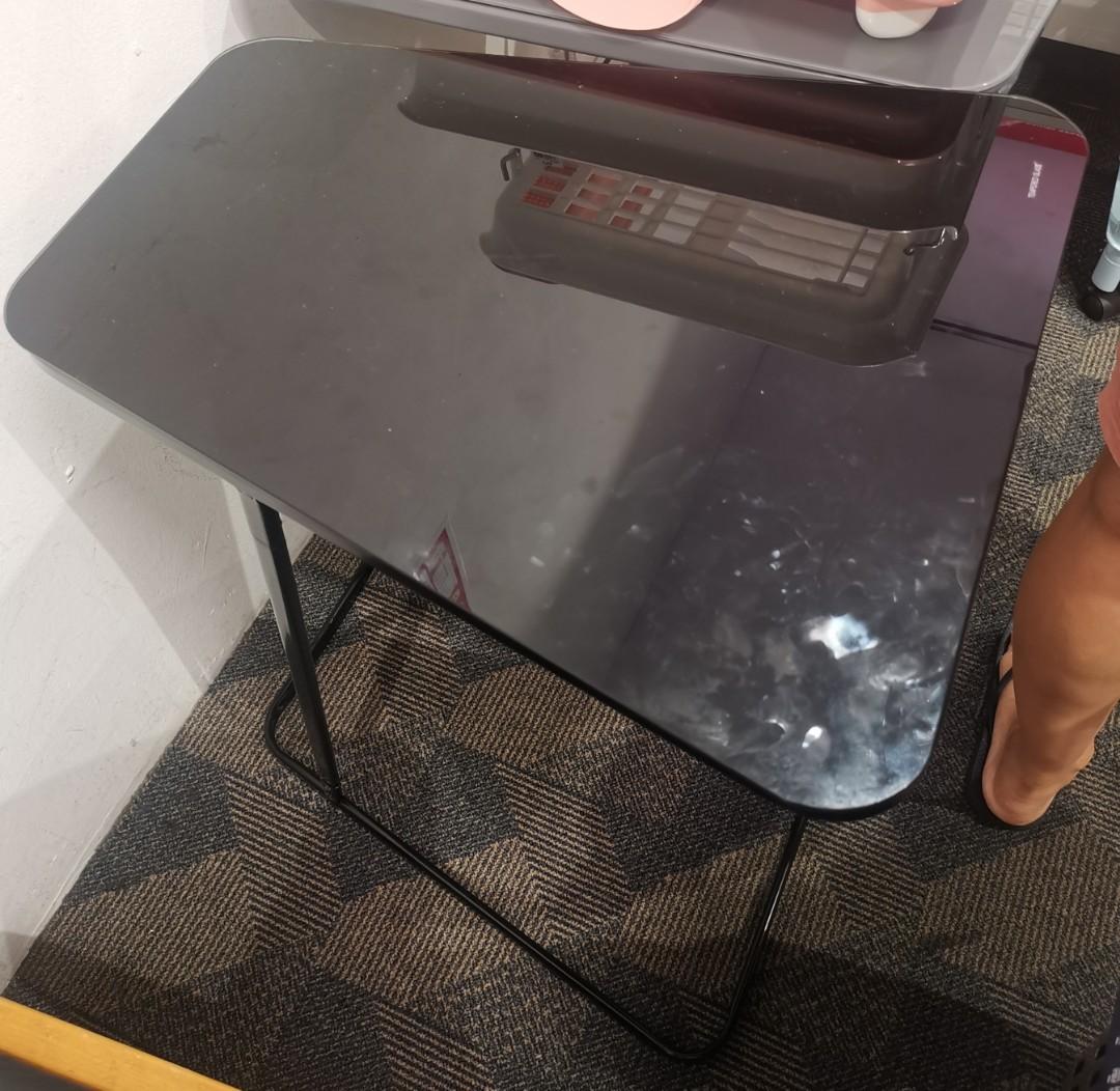Computer Table (Category: Tables & Sets) located in Singapore. Submitted by reconnet (Listing ID 271075243, Image 2). Description: Pic shown is a sample piece. Item comes in a box unfixed. Black color with a tempered glass top.