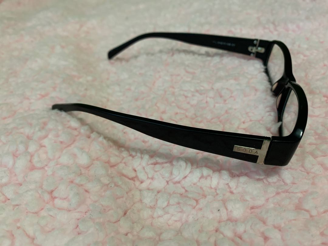 Eyeglasses (Category: Sunglasses & Eyewear) located in Mandaluyong City. Submitted by declutter_dens (Listing ID 271016429, Image 2). Description: .