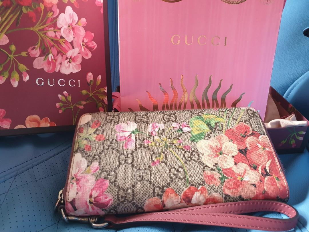 Gucci bloom wristlet store