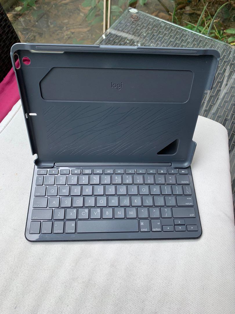 Logitech 9.7 inch ipad keyboard case with Bluetooth , Mobile Phones