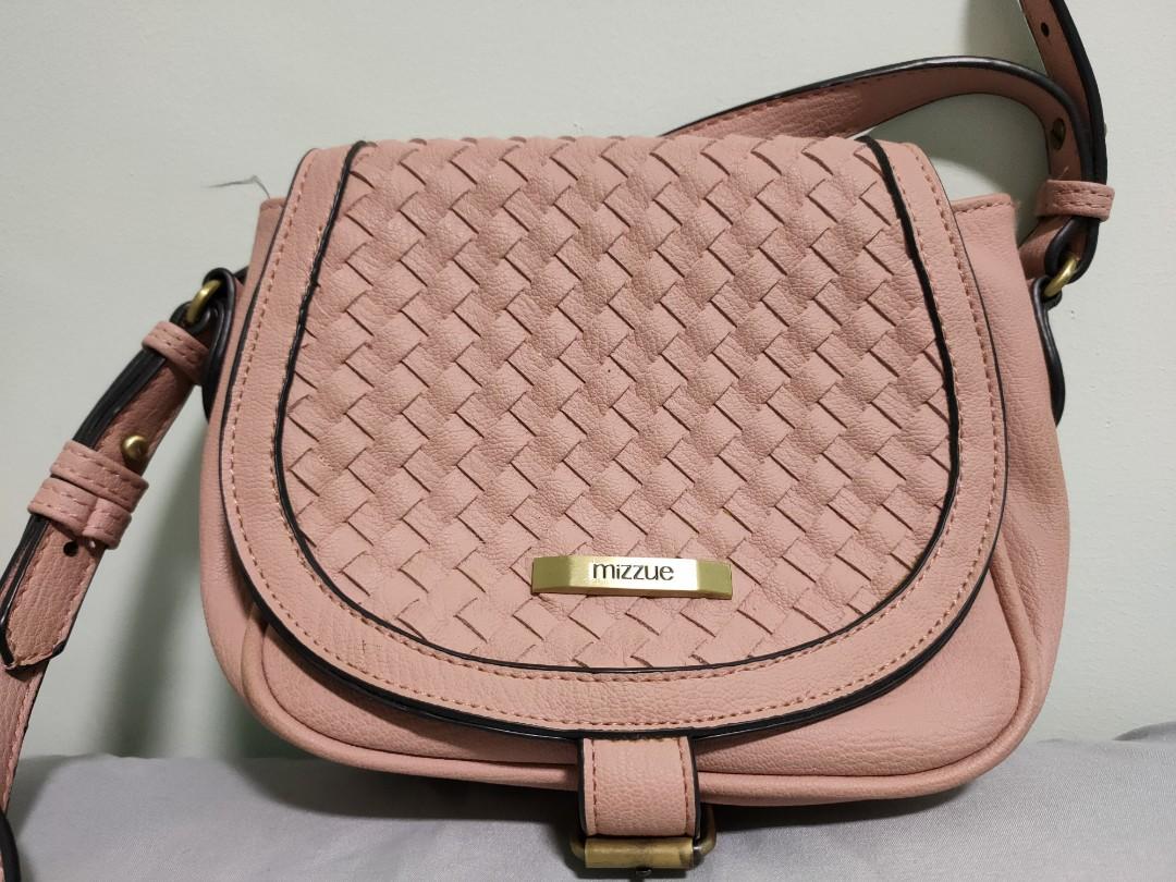 mizzue sling bag