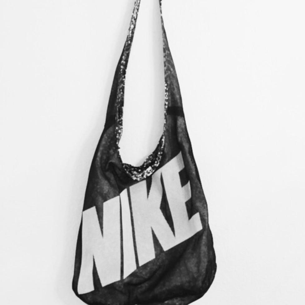 ممل nike reversible shoulder bag 
