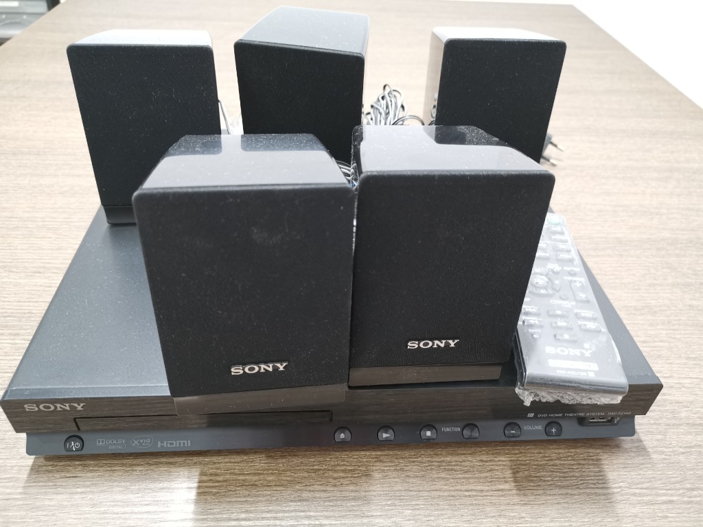 SONY DVD Home Theatre System 5.1 DAVTZ140, Audio, Soundbars, Speakers