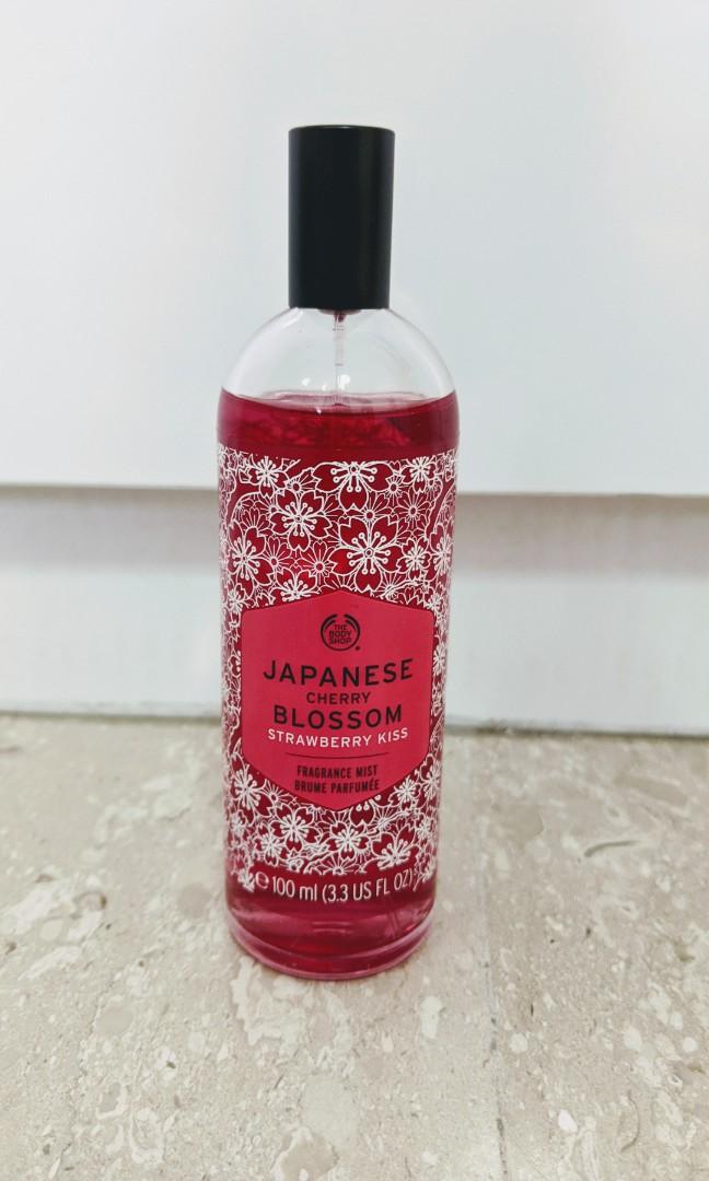 The Body Shop Strawberry Kiss fragrance mist