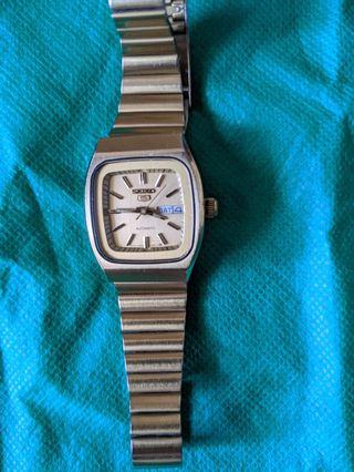 Vintage Seiko 5 automatic gold ladies wristwatch