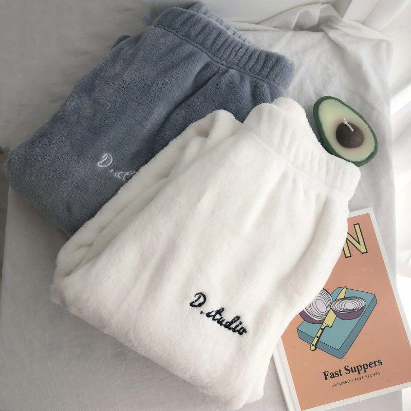 Somnus lettering fleece sweatpants clearance