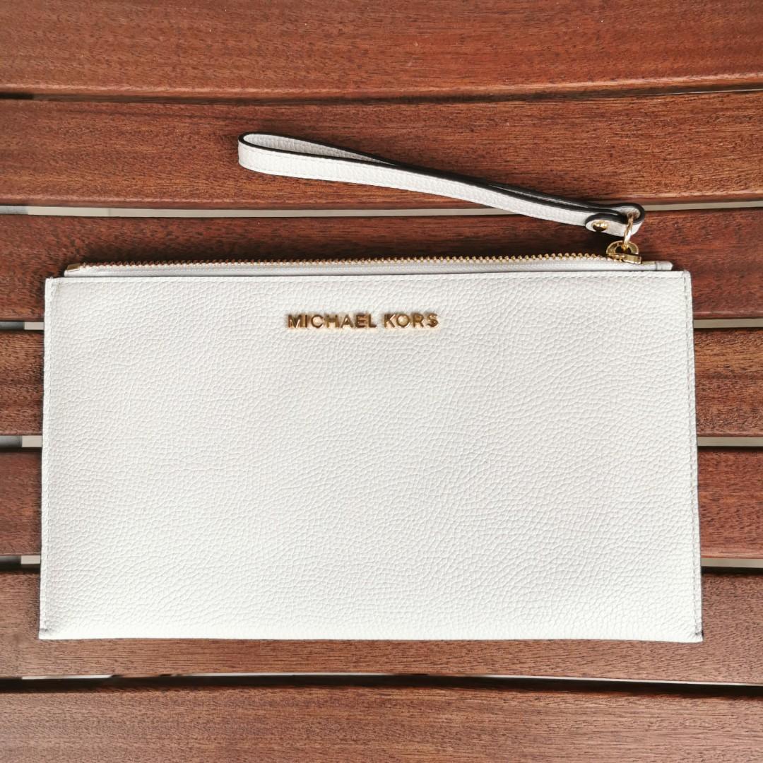 Michael kors hotsell lg zip clutch