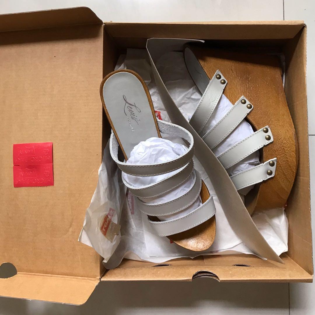 Brand new Levis woman wedges sandals