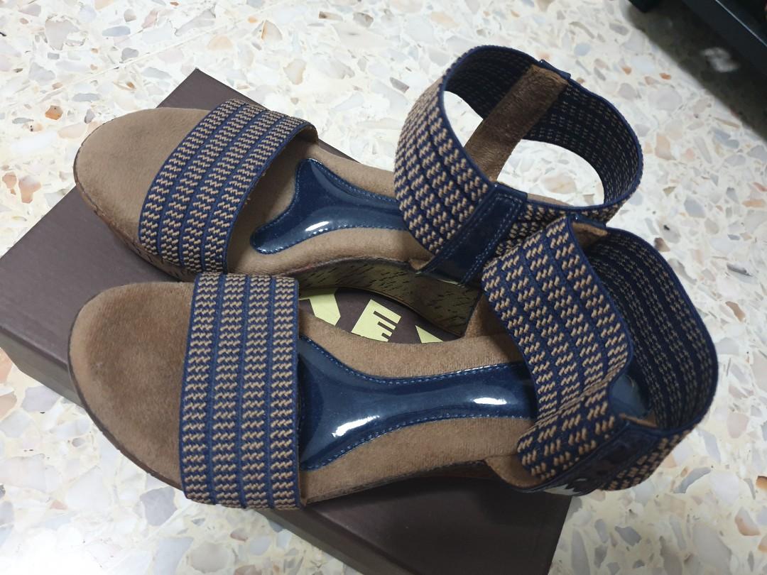 Catwalk discount blue wedges
