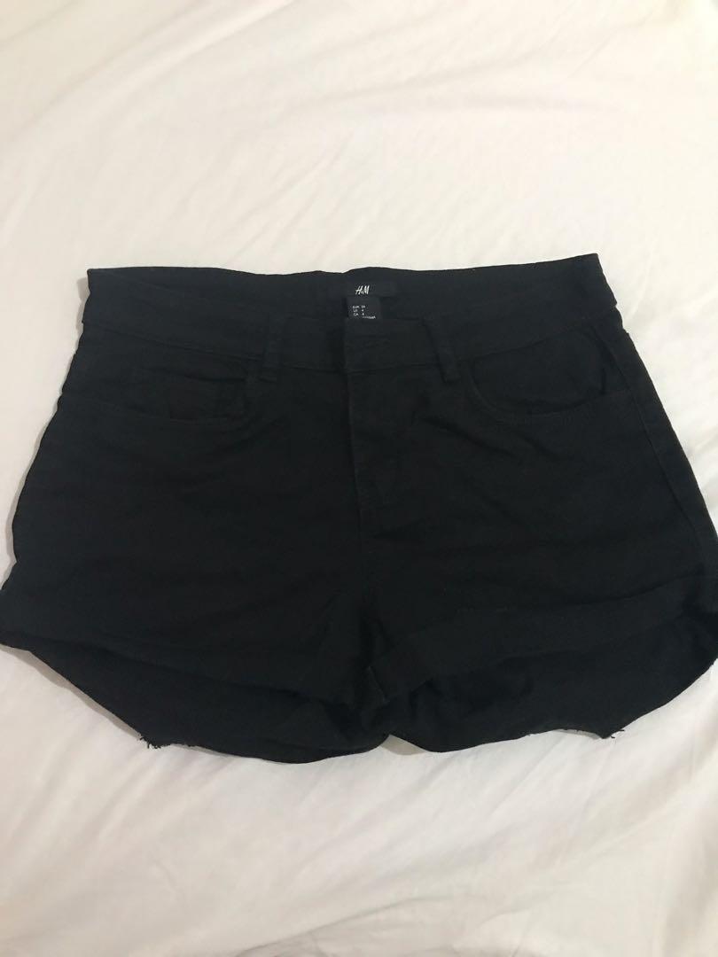 H&M Black Shorts (Category: Shorts) located in Makati City. Submitted by mombabyessentials2022 (Listing ID 271240410, Image 1). Description: Original H&M shorts Size 34 Barely used .