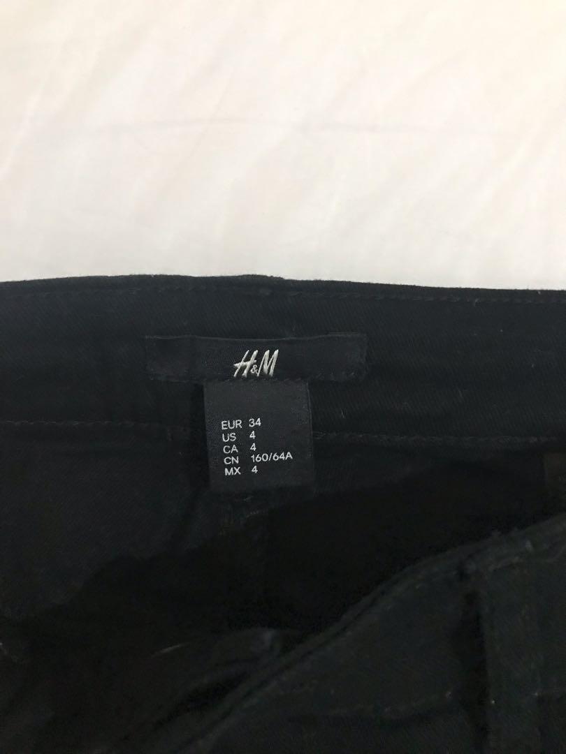 H&M Black Shorts (Category: Shorts) located in Makati City. Submitted by mombabyessentials2022 (Listing ID 271240410, Image 2). Description: Original H&M shorts Size 34 Barely used .