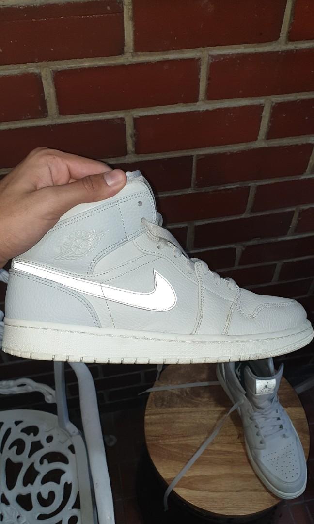 Jordan 1 mid light bone