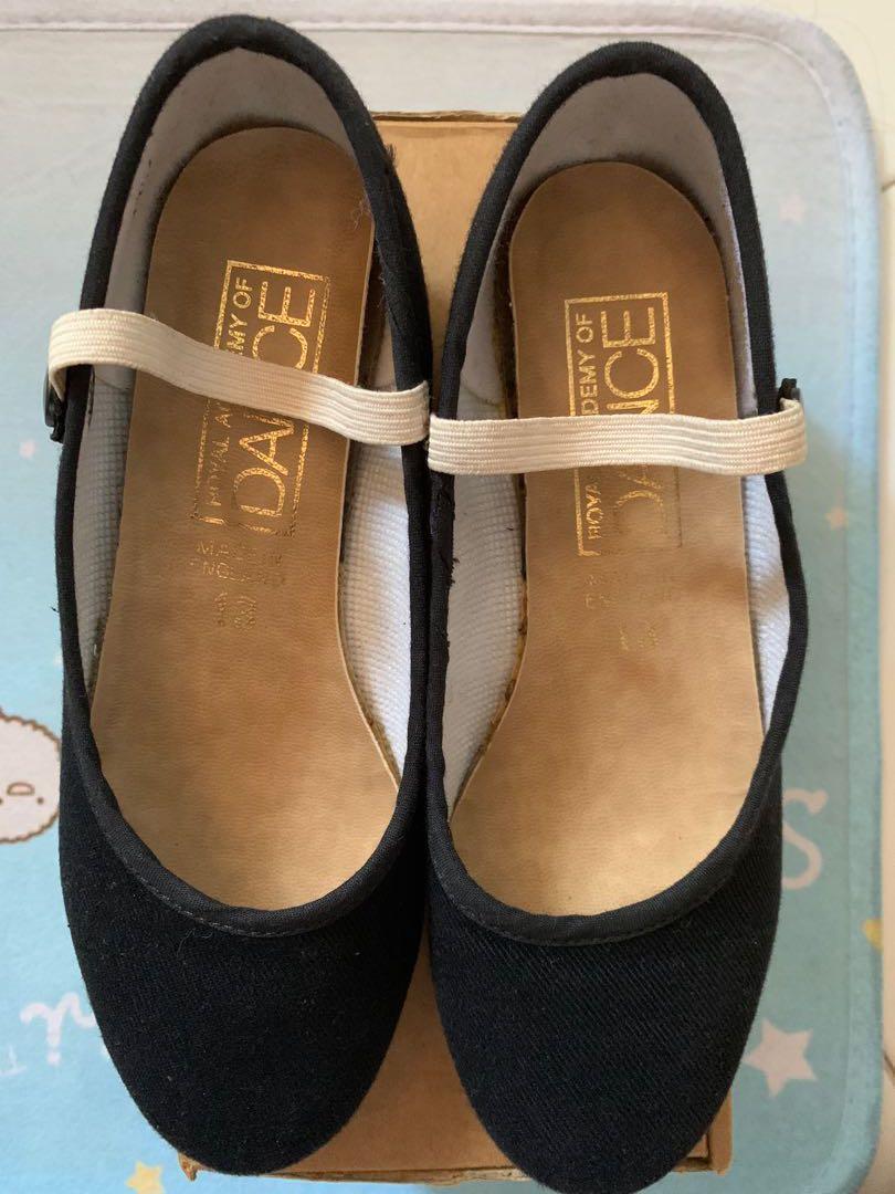 low heel character shoes