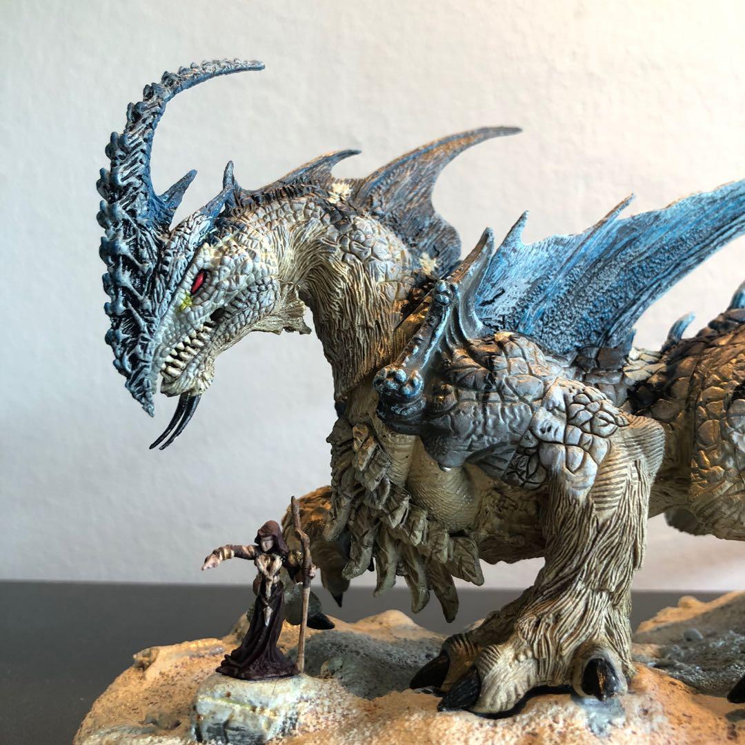 SF・ファンタジー・ホラー McFarlane's Dragons Ice Dragon Amazon.com