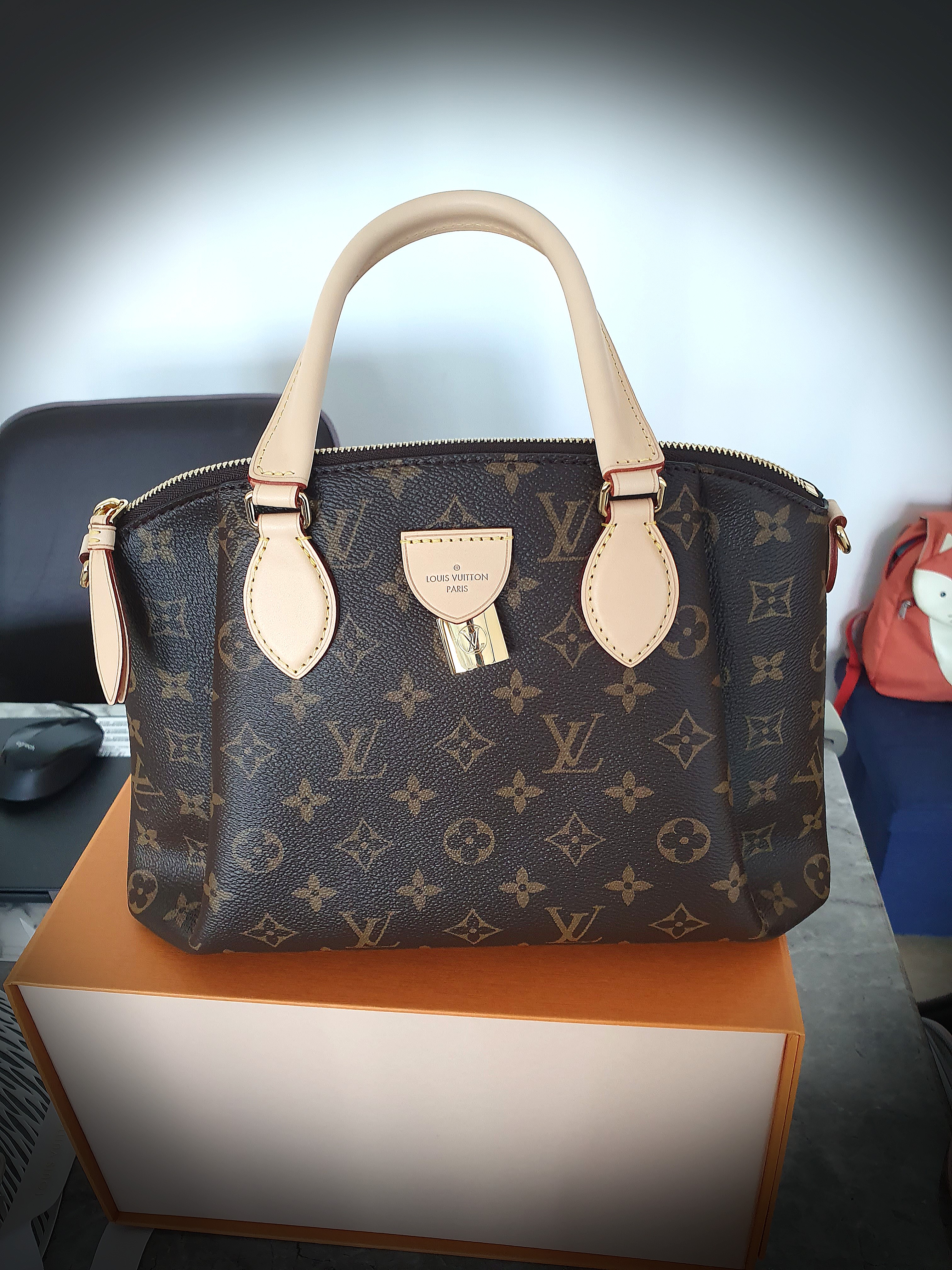 RIVOLI PM M44543 – Outlet Store Louis Vuitton