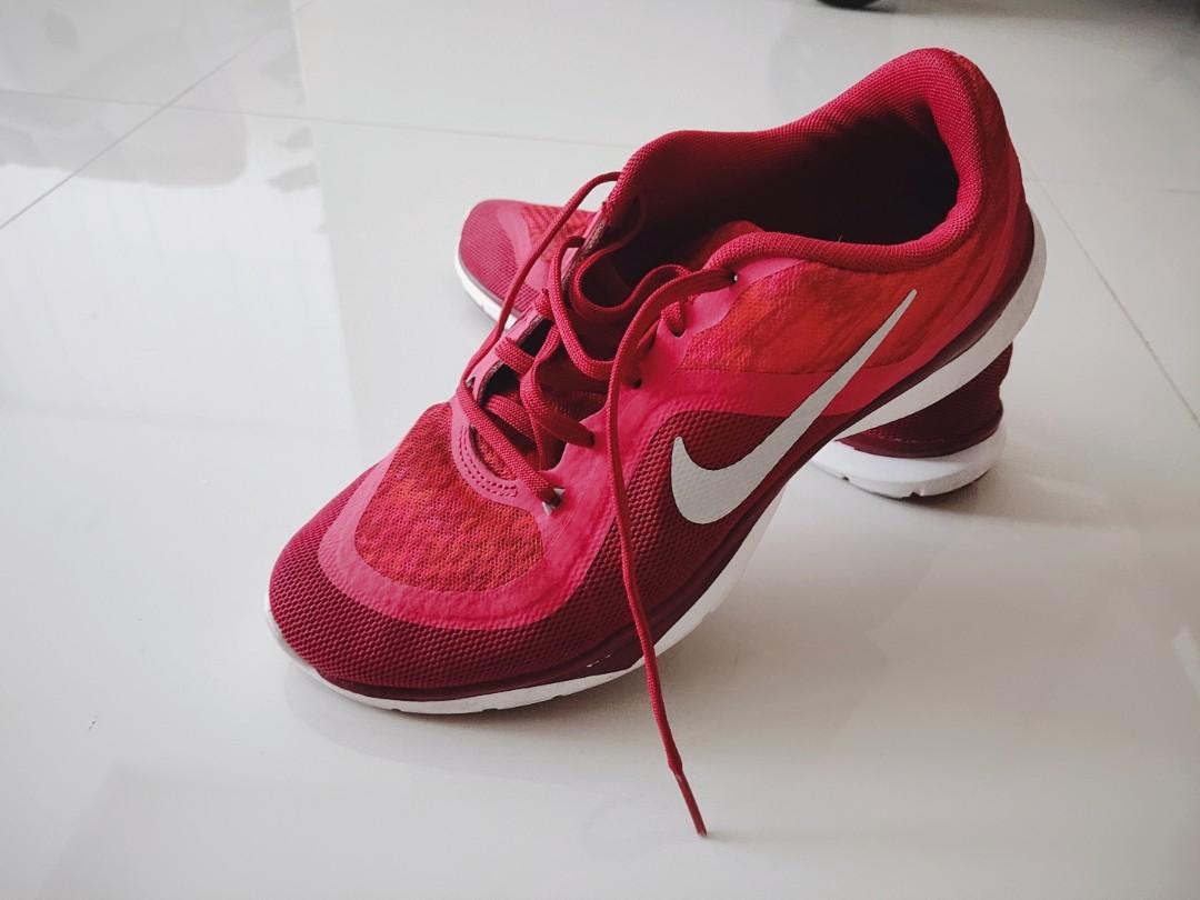 red nike shoes