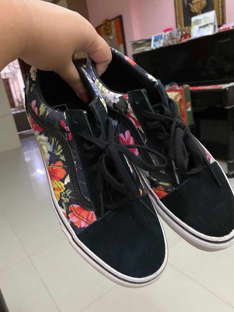 vans black flower