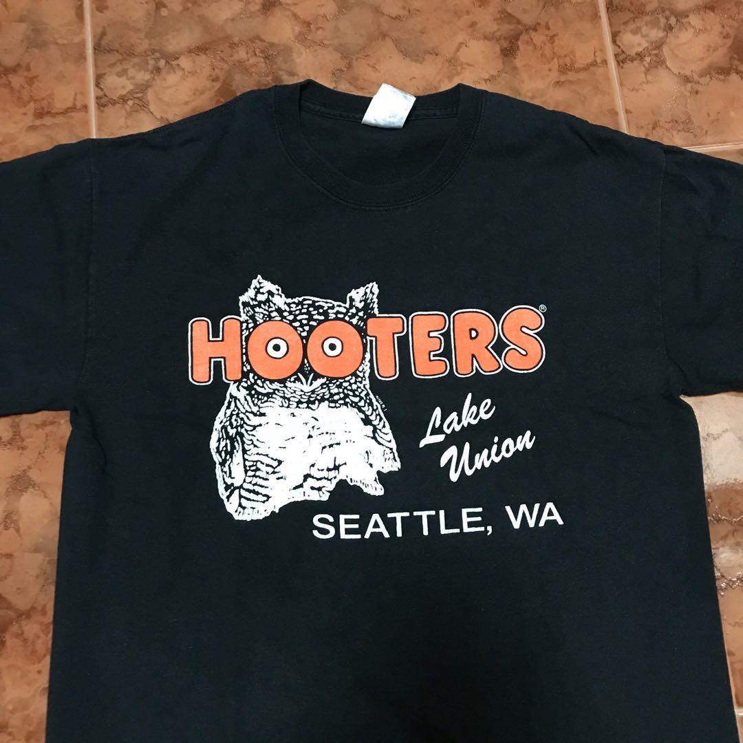 Vintage Hooters tee, Women's Fashion 