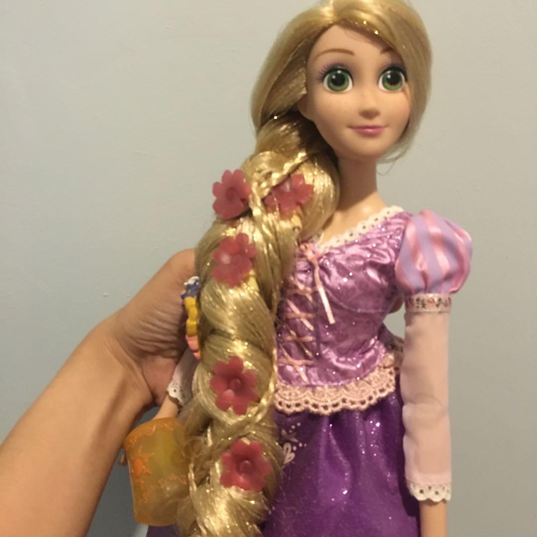 17 inches Rapunzel Deluxe Singing Doll (Category: Kids Toys) located in Carmona. Submitted by thepinkplayhouse (Listing ID 271439562, Image 3). Description: 2015 Rapunzel Deluxe Singing Doll / 17 inches I am selling 2015 Rapunzel Deluxe Singing Doll. She is 17 inches tall. Singing the Tangled lantern song. Yes, it’s the singing voice of Mandy Moore. NOTE: The battery has weakened so I cannot test her singing anymore. Button batteries are required