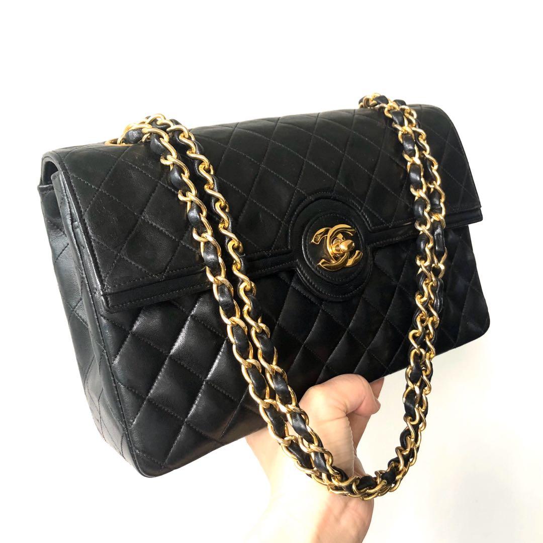 Vintage Chanel Black Quilted Flap Bag ○ Labellov ○ Buy and Sell