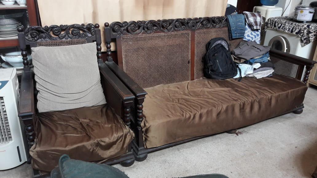 Kursi Van Der Pool Besar Sekali, Antik, Furnitur di Carousell